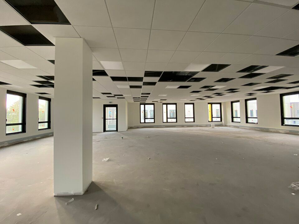 Dans un programme neuf, VALORIS REAL ESTATE vous propose des bureaux à la location sur la commune de RILLIEUX LA PAPE.