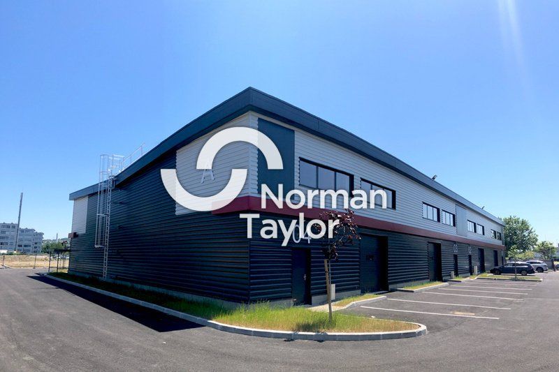 Vente local d''activites 2560 m² divisibles à partir de 103 m²