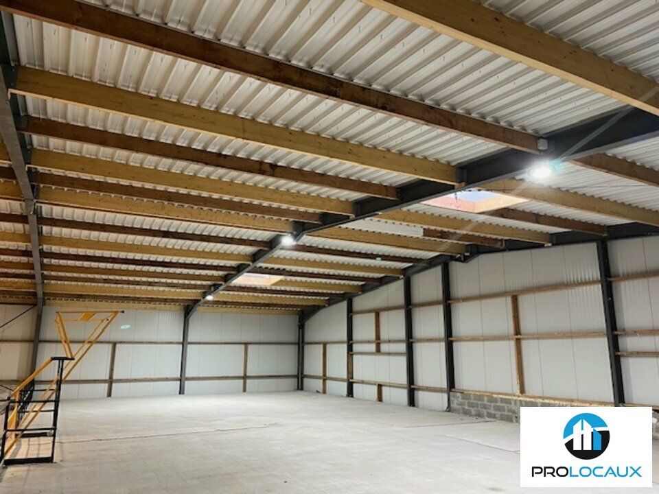 Location entrepot 900 m² non divisibles