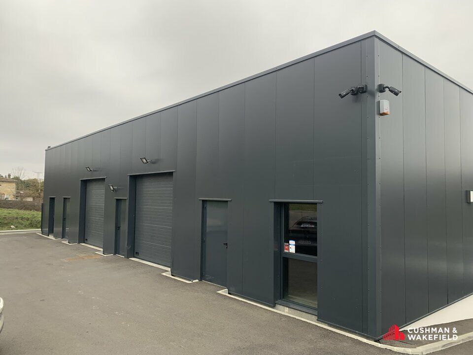 Location local d''activites 550 m² non divisibles