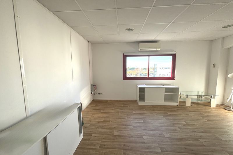 Parc Aéroport, bureaux d'environ 66 m² à louer
