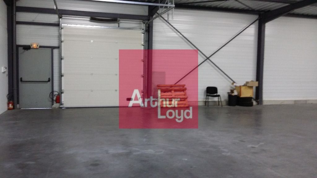 CLERMONT-FERRAND LES GRAVANCHES A LOUER LOCAL  ACTIVITE 230 M² - BATIMENT INDEPENDANT