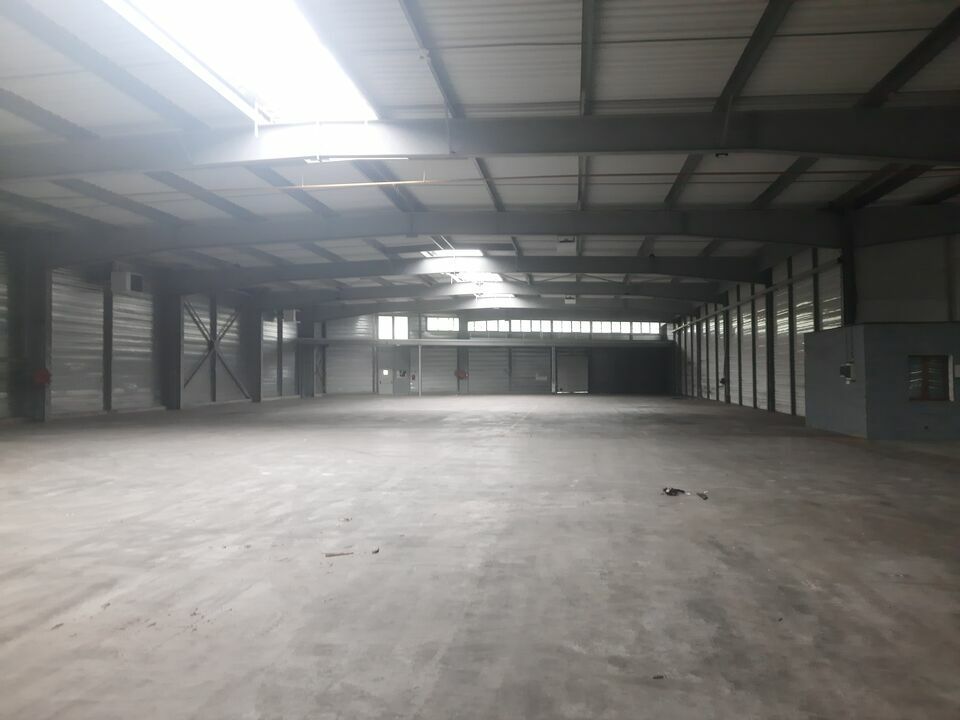 Location entrepot 2500 m² non divisibles