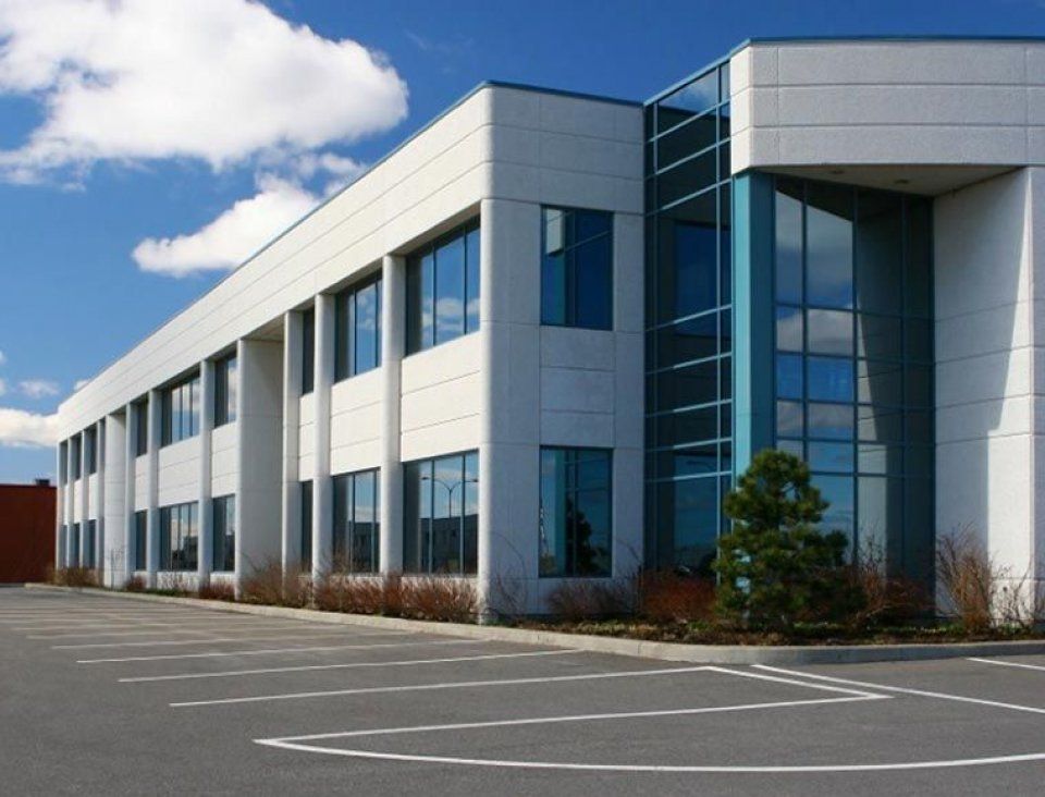 Location local d''activites 900 m² non divisibles