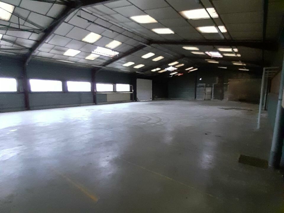 Bâtiment industriel de 2 648 m² à vendre proche Langres (52)