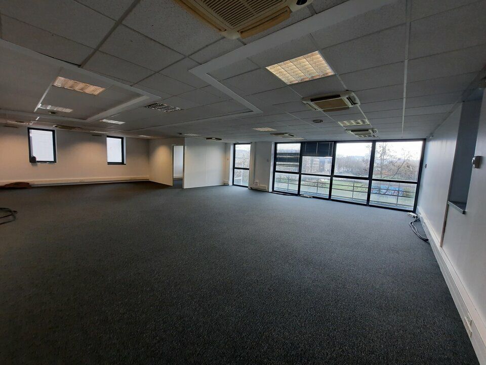 Immeuble récent PMR / Quai Rive droite