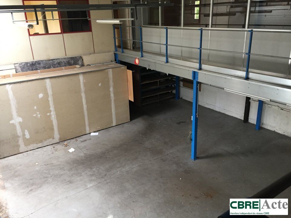 Location local d''activites 327 m² non divisibles