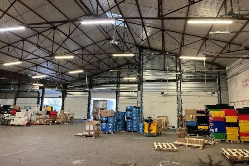 A louer 2730 m² de locaux d'activités à Vaulx-en-Velin.
