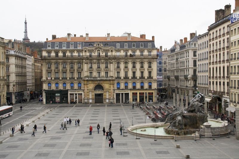 A vendre immeuble de 560 m² comprenant local commercial et 9 appartements secteur Terreaux à Lyon 1.