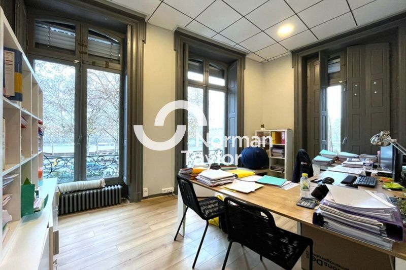 Location bureaux 600 m² non divisibles
