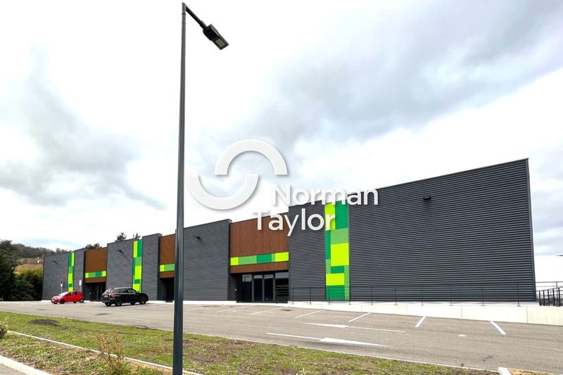 Location local commercial 1825 m² divisibles à partir de 402 m²