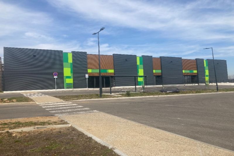 Plusieurs lots allant de 402 m² à 1 825 m² à louer à Anse