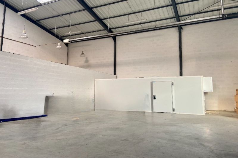 A louer 444 m² de locaux mixtes à Rillieux-La-Pape.