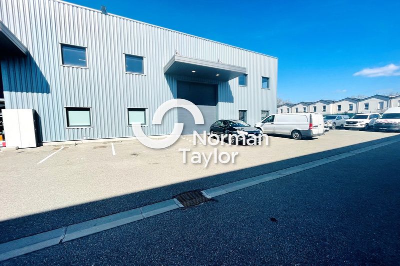 Location local d''activites 560 m² divisibles à partir de 280 m²