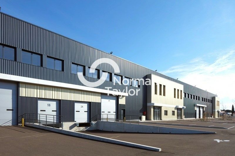 Location local d''activites 7369 m² divisibles à partir de 974 m²