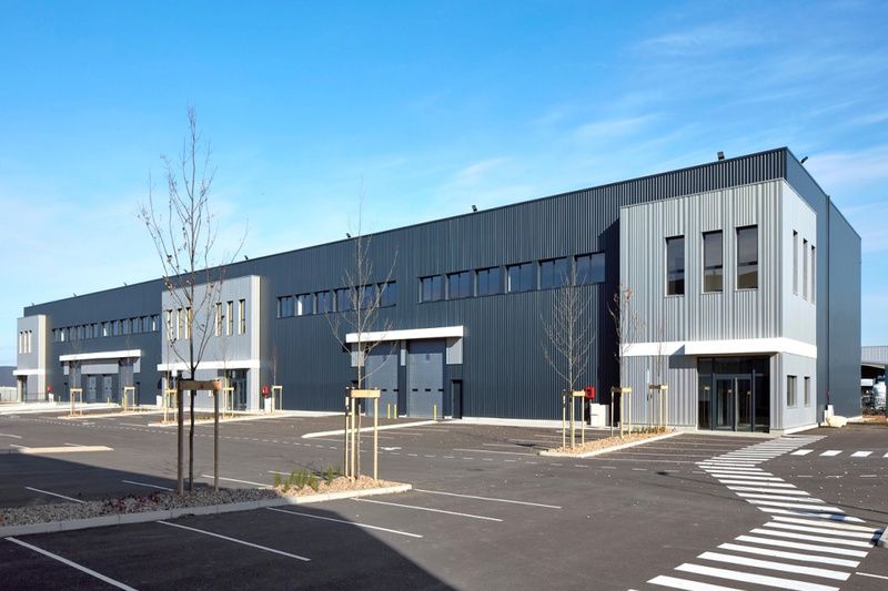Bureaux de 7 369m² divisibles à partir de 974m² à Saint Bonnet de Mure à la location