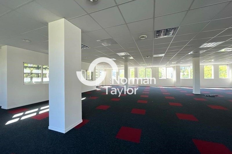 Vente bureaux 6710.8 m² divisibles à partir de 115.9 m²