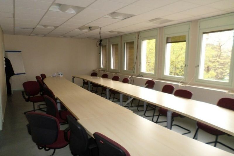 Bureau de 505m² à louer à Villeurbanne 