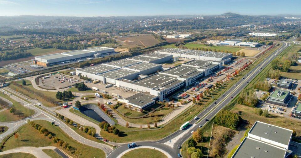 Location local d''activites 6655 m² non divisibles