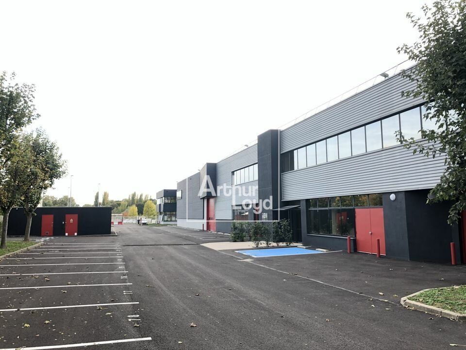 Location local d''activites 552 m² non divisibles