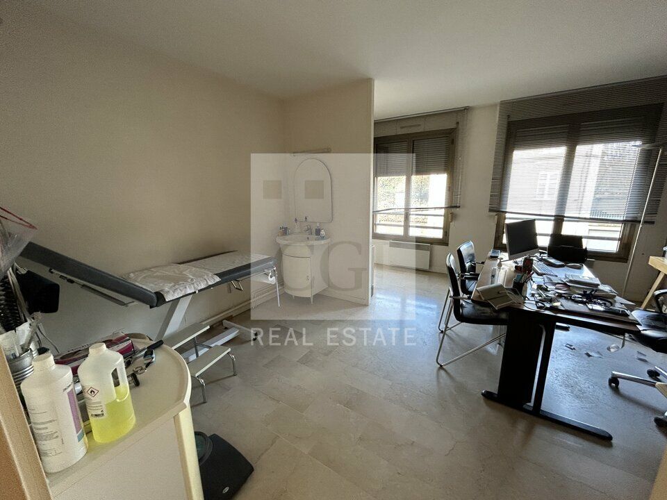 Location bureaux 60.7 m² non divisibles