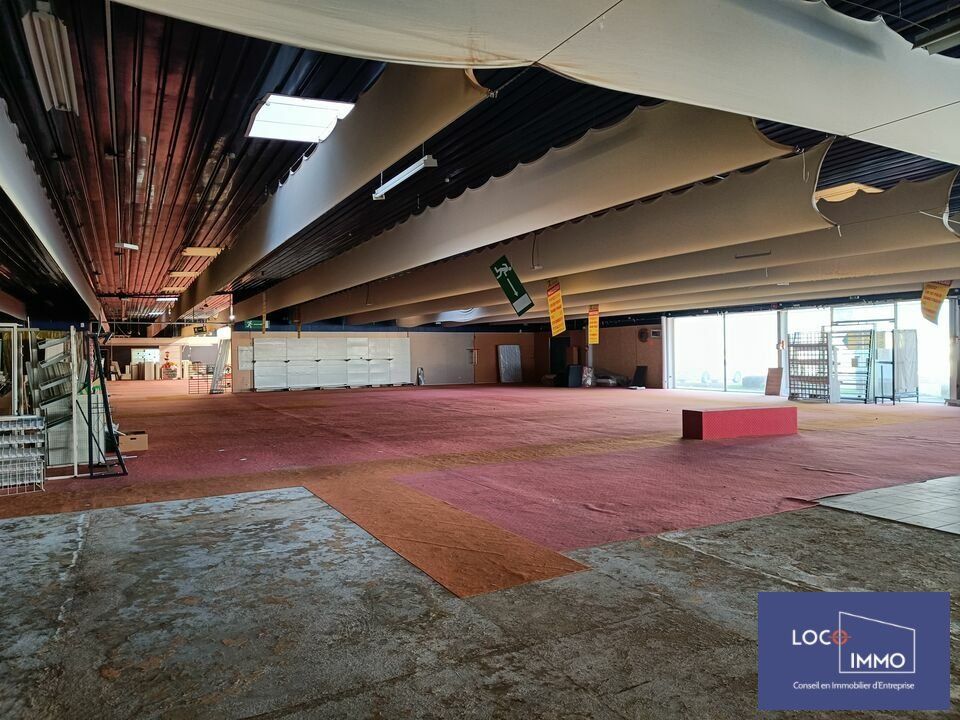 Location local commercial 1540 m² divisibles à partir de 750 m²