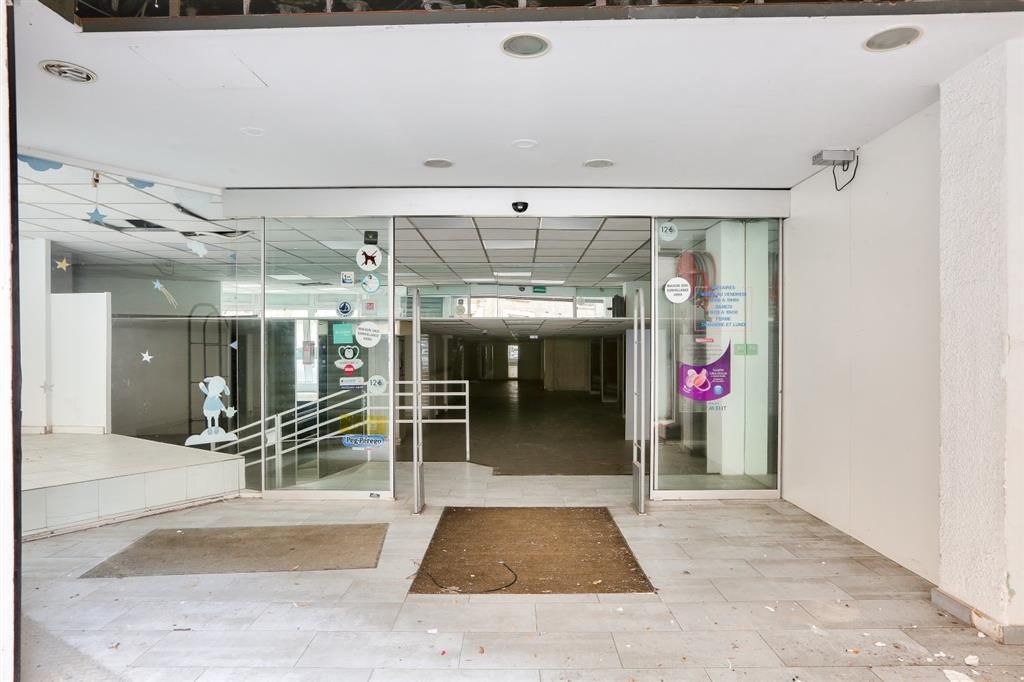 Location local commercial 576 m² non divisibles