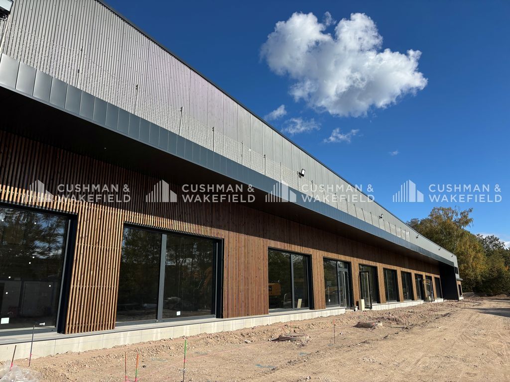 Vente activités 720 m² divisibles à partir de 216 m²