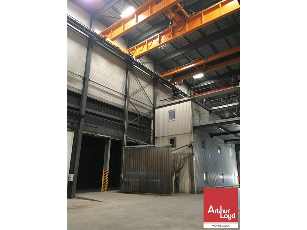 MONTELIMAR ZONE NORD - A LOUER BÂTIMENT INDUSTRIEL DE 605 M2 AVEC PONT ROULANT DE 40 TONNES