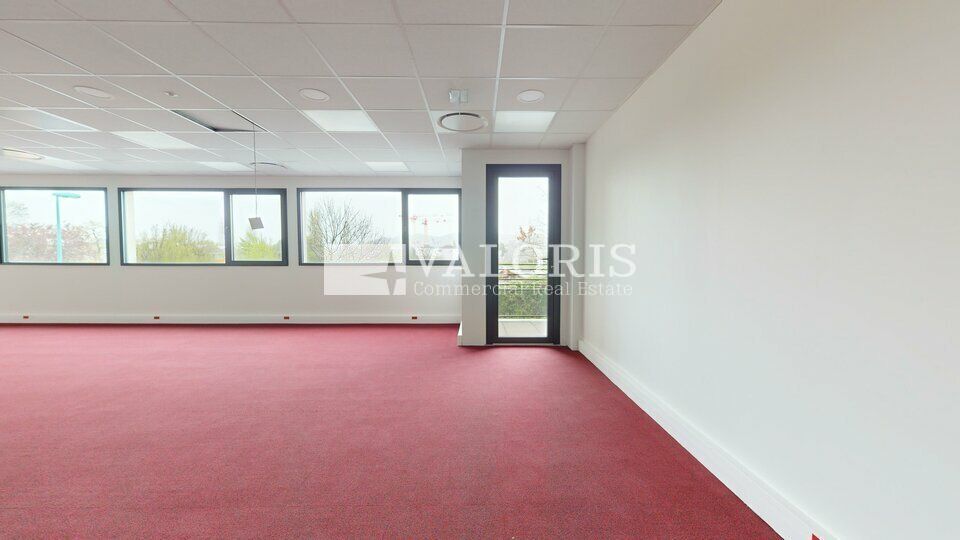 Valoris Real Estate vous propose à la location des lots de bureau dans un bâtiment neuf et indépendant situé dans un secteur en pleine mutation, calme et arboré, au cœur de la TECHLID, à proximité des grands axes et services de proximité. 