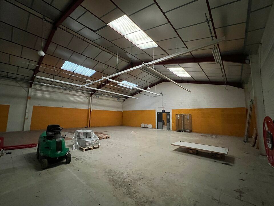 A louer local commercial 325 m² - CHAMBRAY-LES-TOURS