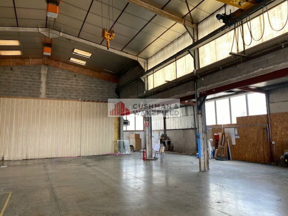 Location local d''activites 908 m² non divisibles