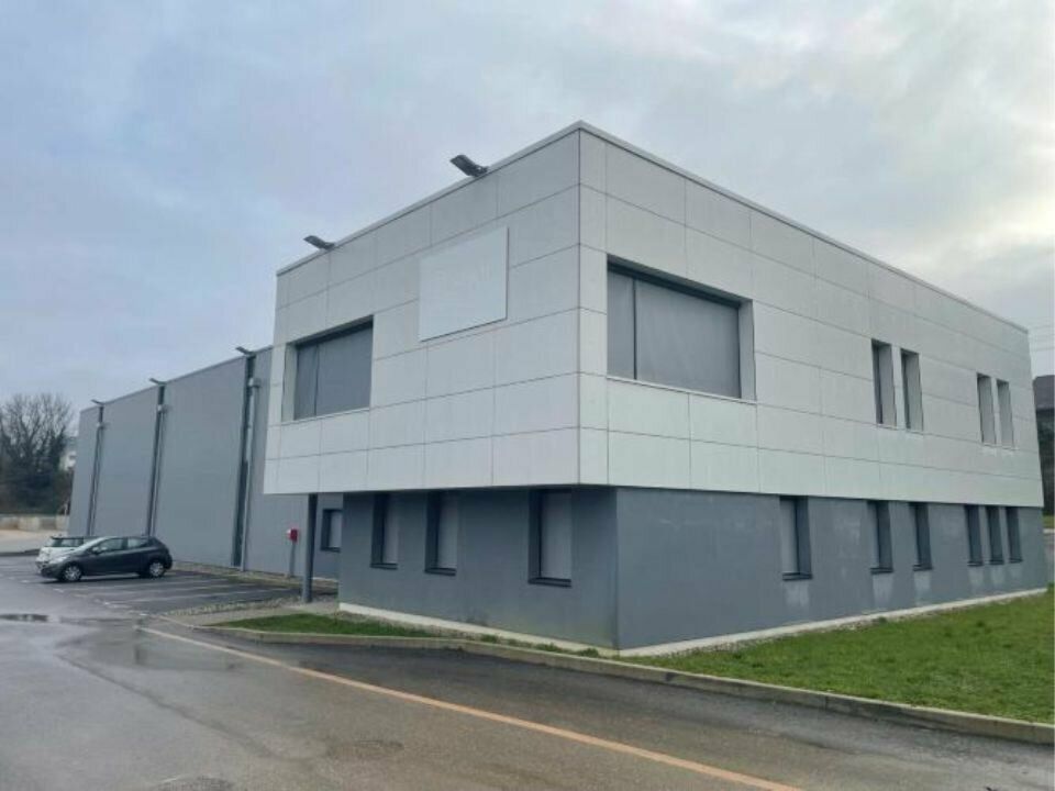 Location local d''activites 945 m² non divisibles