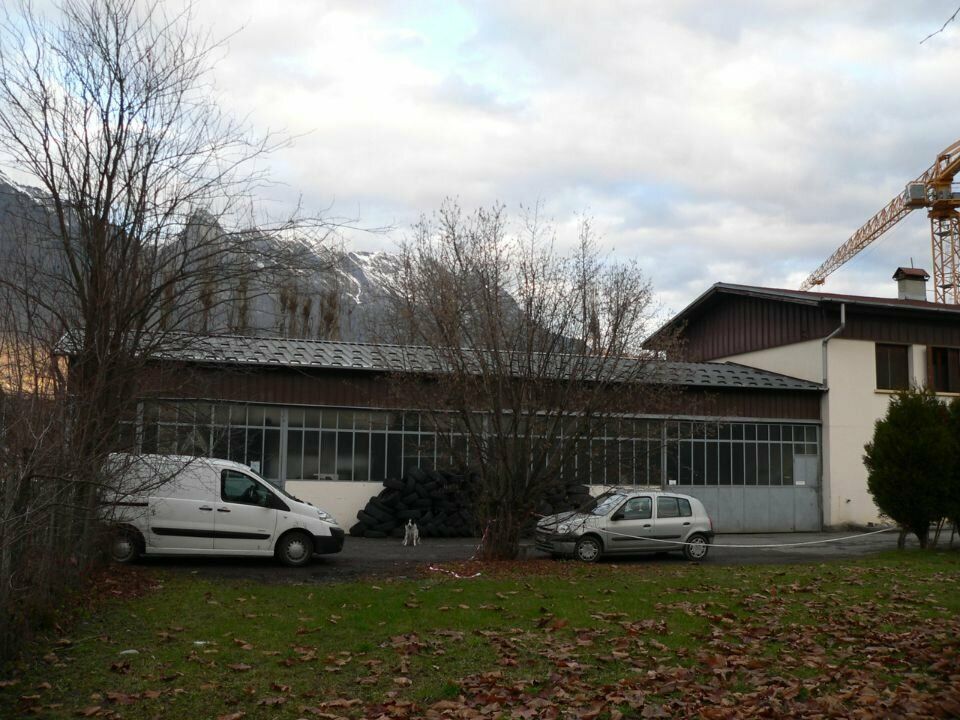 Location local d''activites 230 m² non divisibles