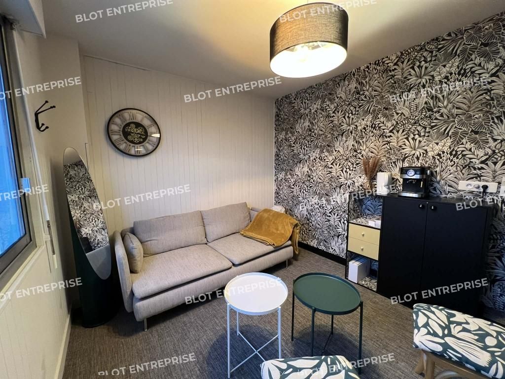 Location entrepôts 200 m² non divisibles