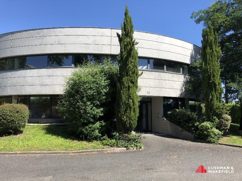 A Mérignac, Immeuble tertiaire en R+1 à proximité directe de l'Aéroport et de la Rocade