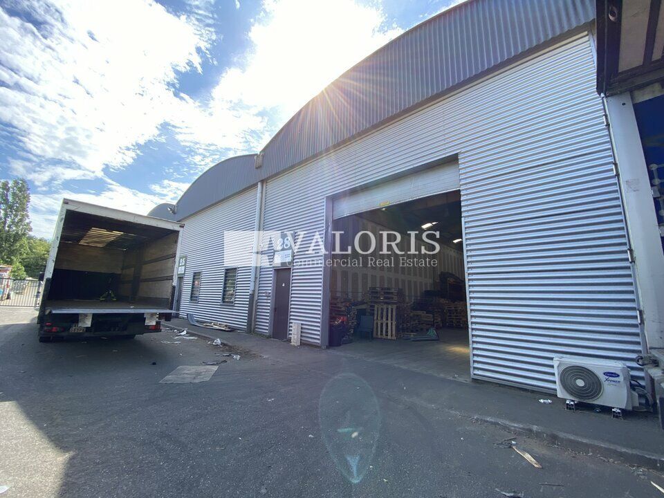 Location local d''activites 2570 m² divisibles à partir de 220 m²