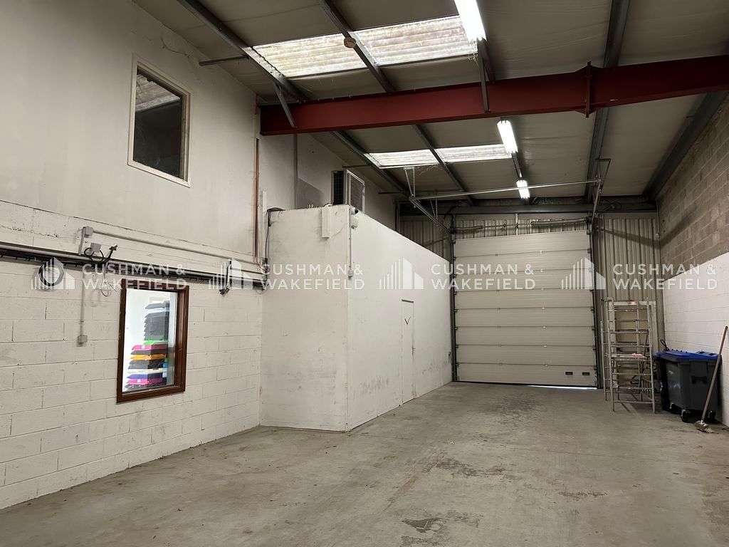 Location activités 690 m² non divisibles