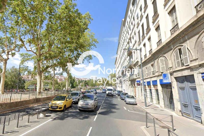 Location bureaux 164.63 m² non divisibles