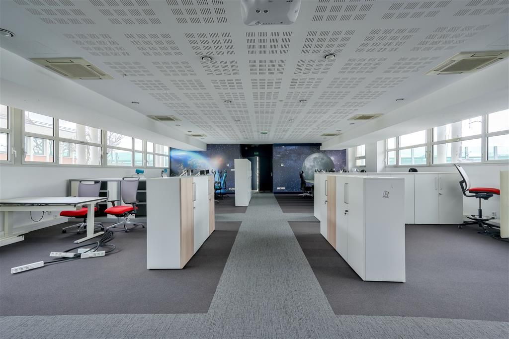 Location bureaux 3295 m² divisibles à partir de 392 m²