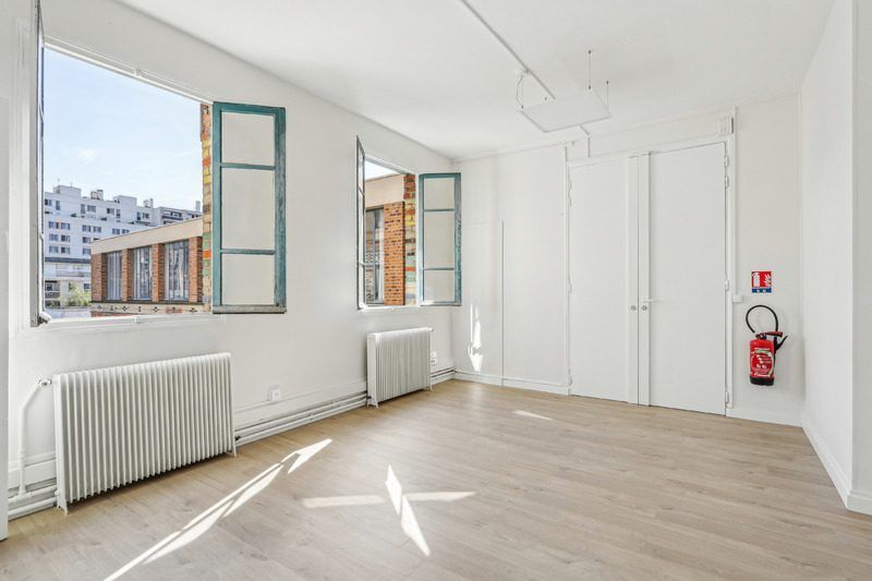75 m² pour ce bureaux en location à Paris