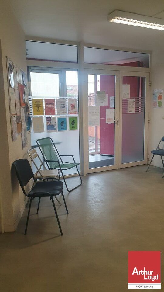 MONTÉLIMAR - A LOUER BUREAUX EN RDC AVEC ACCESSIBILITÉ PMR ET PLACES DE PARKING