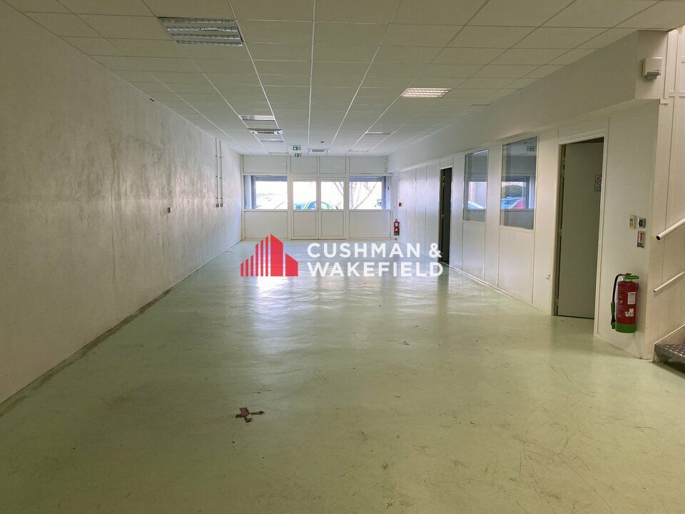 Location local d''activites 262 m² non divisibles