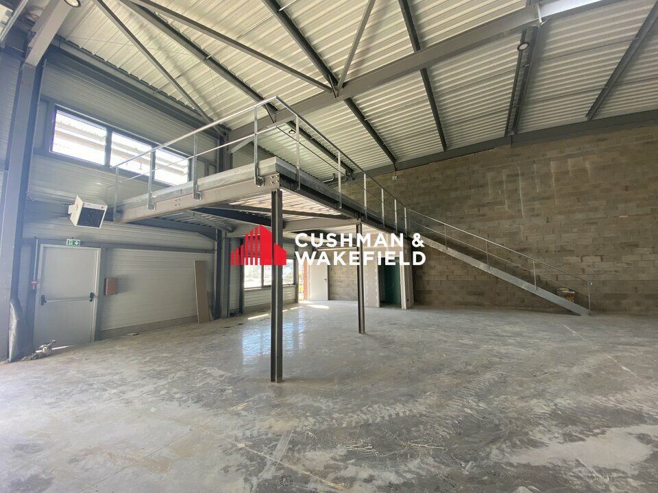 Vente local d''activites 300 m² non divisibles