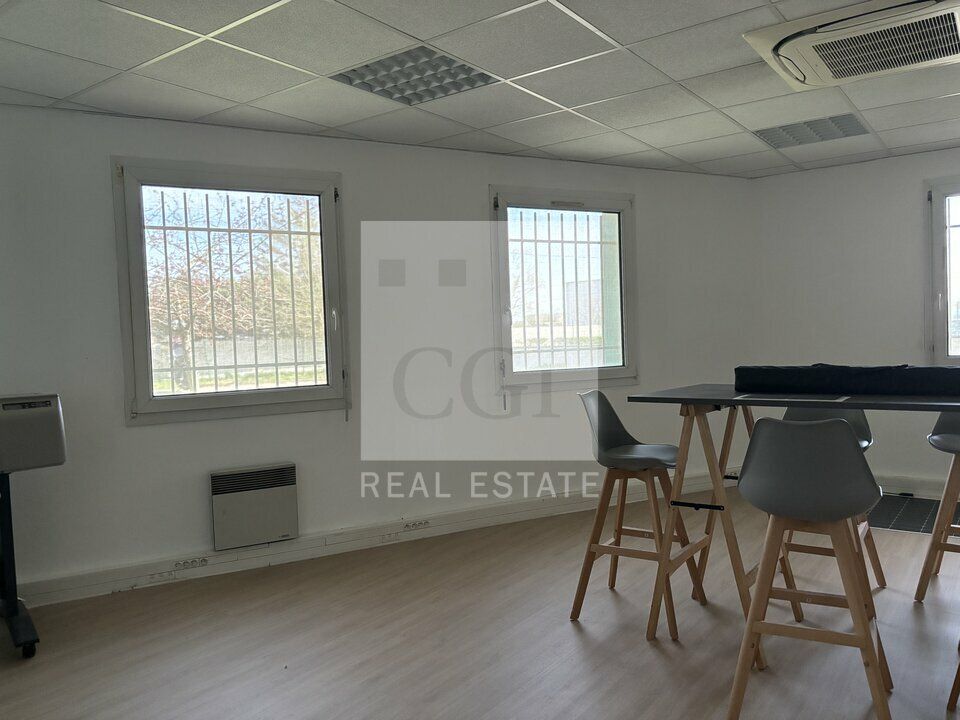 À LOUER – BUREAUX DE 187 m² – TOUSSIEU / SITE CLOS ET SÉCURISÉ