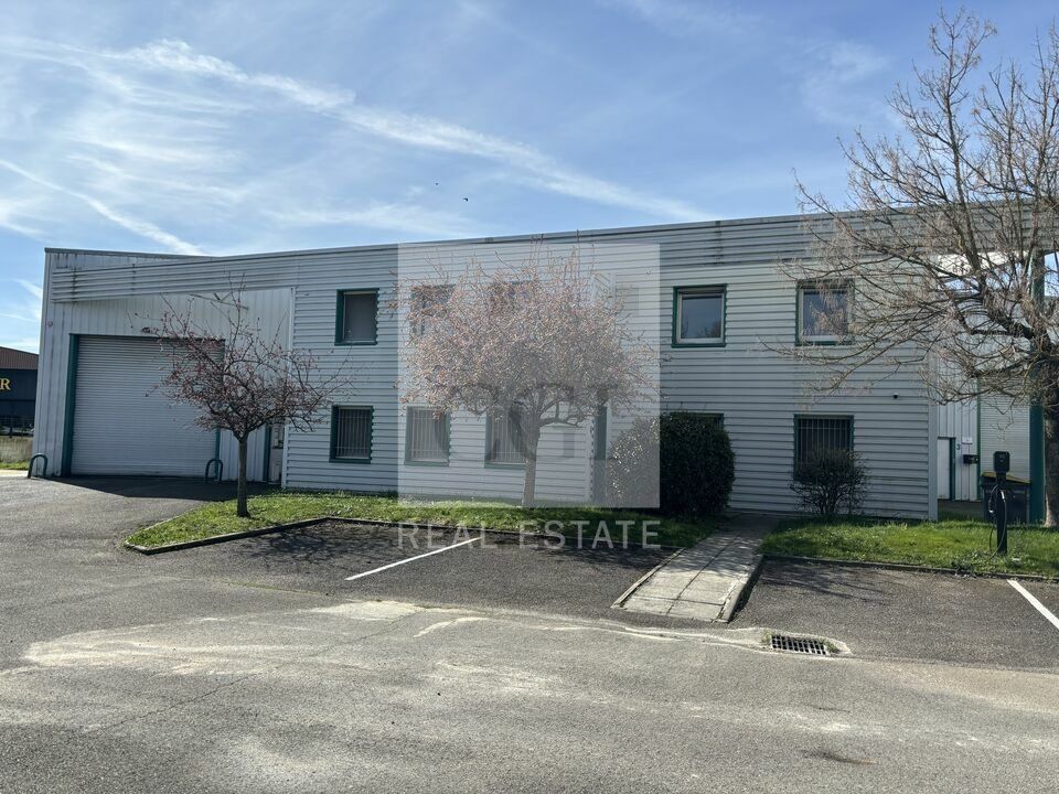 Location local d''activites 967 m² non divisibles