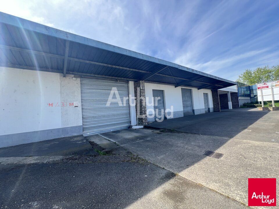 Location local d''activites 3300 m² divisibles à partir de 1400 m²