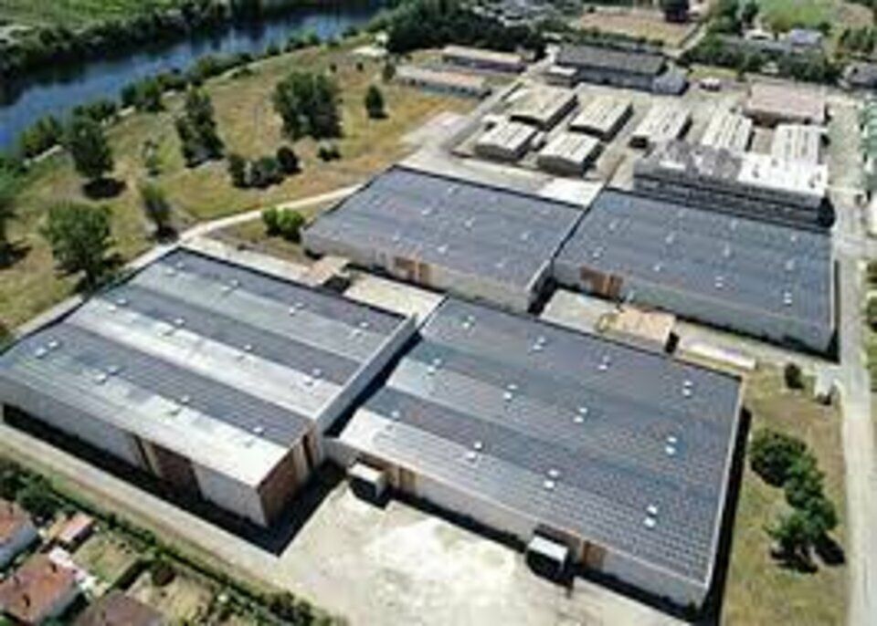 Vente local d''activites 8000 m² non divisibles