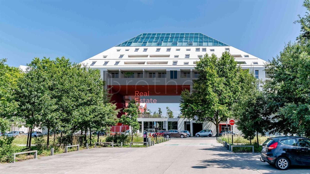 Vente bureaux 581 m² divisibles à partir de 136 m²