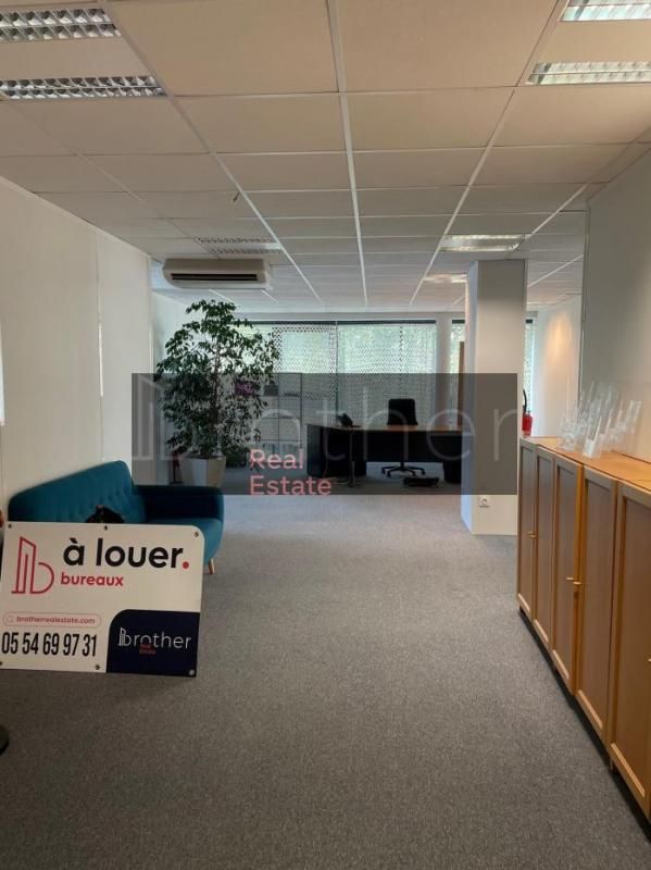 Location bureaux 238 m² non divisibles